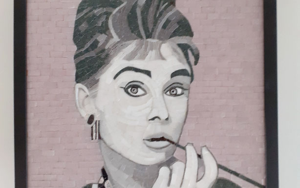 Quadro di Audrey Hepburn realizzato dai ragazzi della Cooperativa