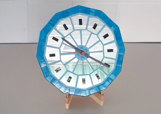 Orologio da tavolo realizzato dai ragazzi della Cooperativa